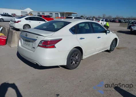 2015 Nissan Altima 2.5 S z USA, uszkodzony, nr VIN 1N4AL3AP9FC577681